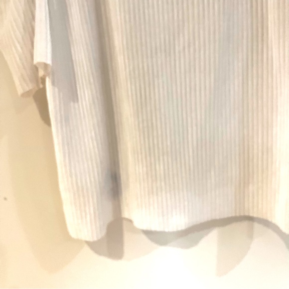 minimal short sleeve sweater with corduroy fabric in white color - Picture 4 of 5